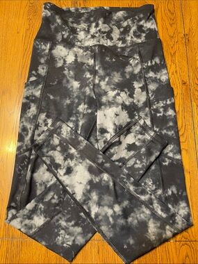 American Eagle Black & Gray Tie-Dye “The Everything Pocket Legging” in Long